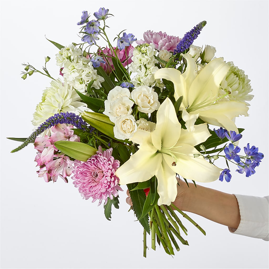 Winter Celebration Bouquet – DEE'S FLORAL & DESIGNS, Fairmont MN