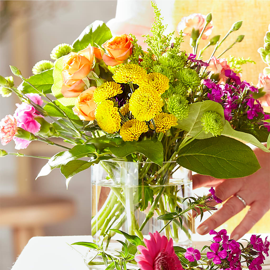Bold & Bright – A Florist Original – DEE'S FLORAL & DESIGNS, Fairmont MN