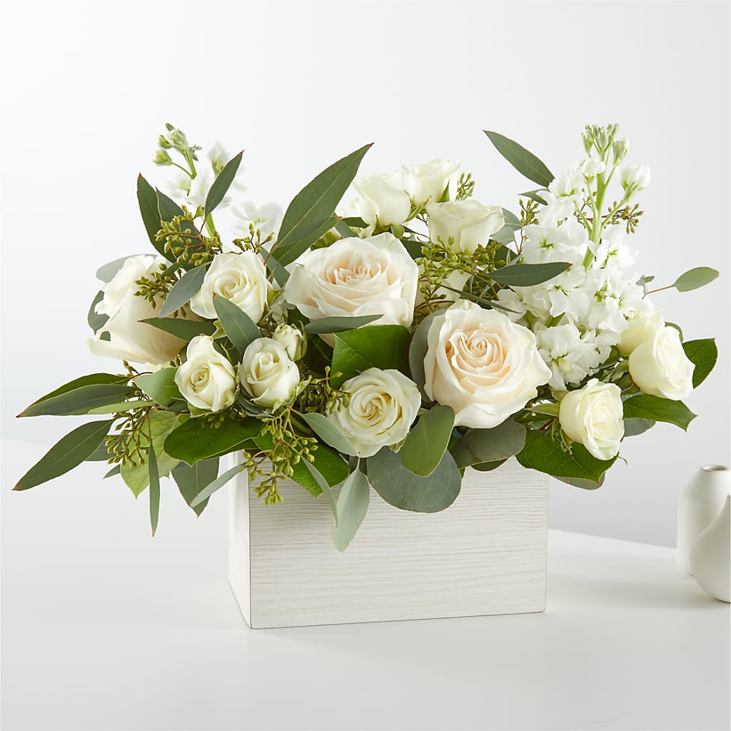 Fresh Linen Box Bouquet – DEE'S FLORAL & DESIGNS, Fairmont MN