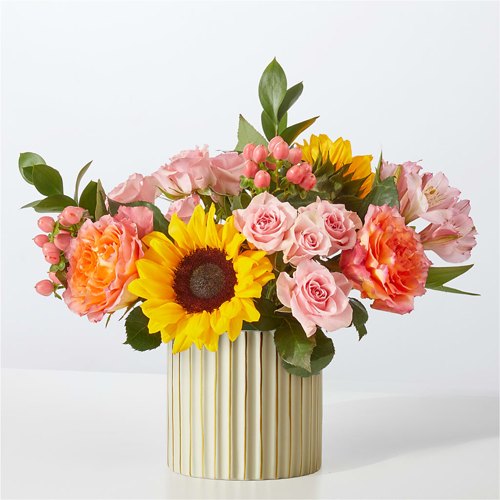 Sun's Out Bouquet – DEE'S FLORAL & DESIGNS, Fairmont MN