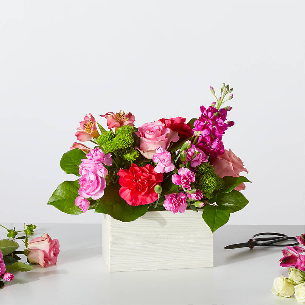 Sweetberry Box – A Florist Original – DEE'S FLORAL & DESIGNS, Fairmont MN