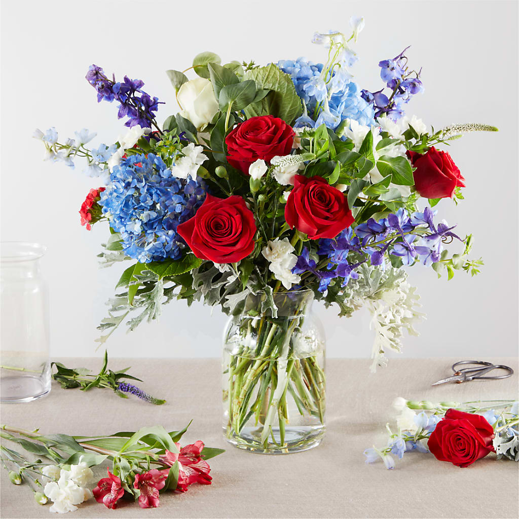 Star Spangled - A Florist Original – DEE'S FLORAL & DESIGNS, Fairmont MN