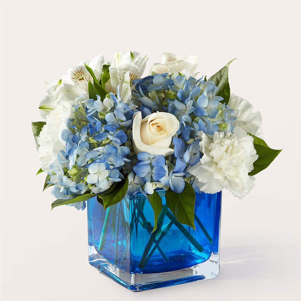 Soothing Waters Bouquet – DEE'S FLORAL & DESIGNS, Fairmont MN