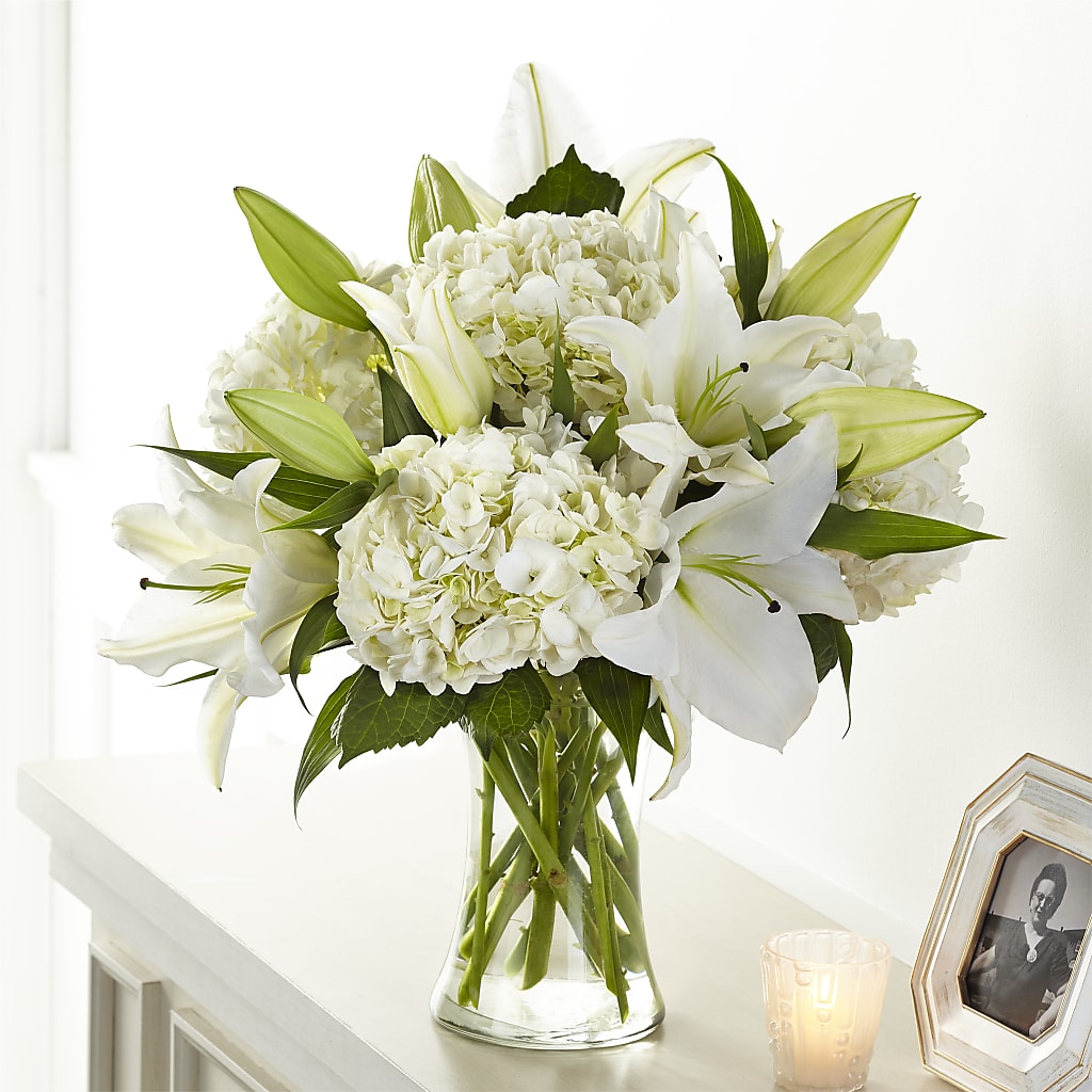 Compassionate Lily Bouquet – DEE'S FLORAL & DESIGNS, Fairmont MN