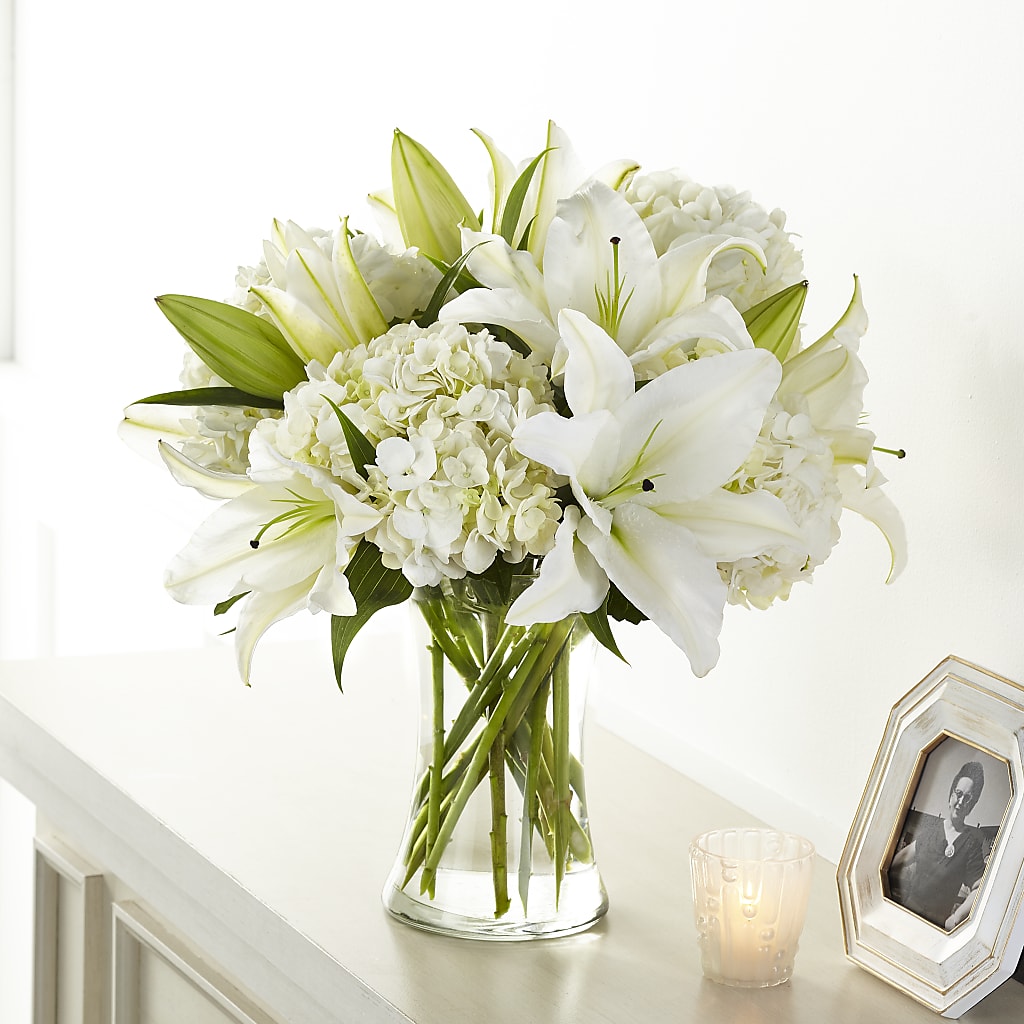 Compassionate Lily Bouquet – DEE'S FLORAL & DESIGNS, Fairmont MN