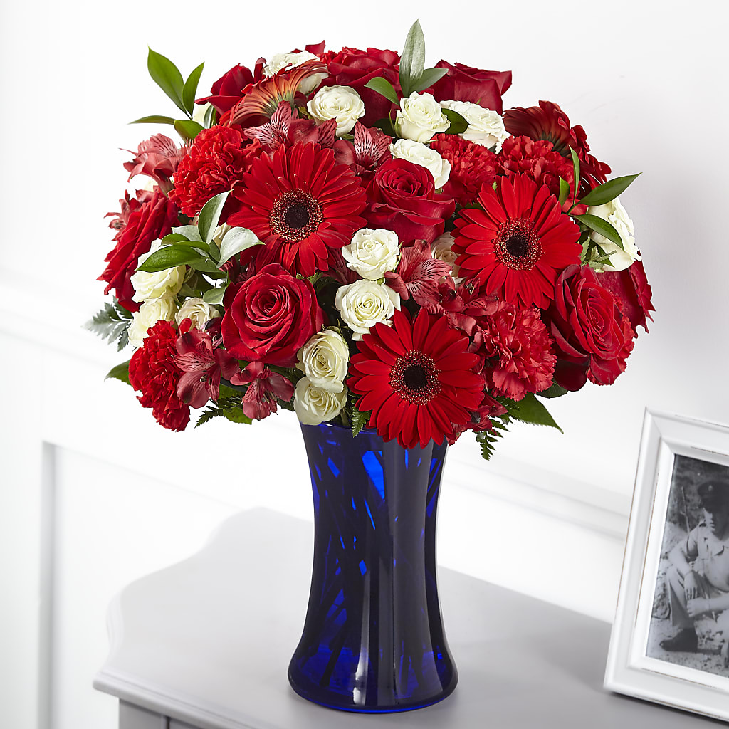 Hearts Embrace Bouquet – DEE'S FLORAL & DESIGNS, Fairmont MN