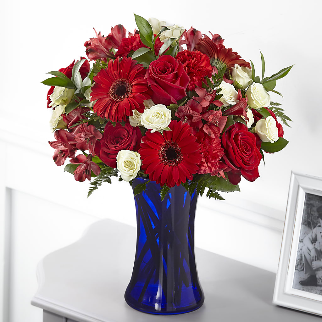 Hearts Embrace Bouquet – DEE'S FLORAL & DESIGNS, Fairmont MN