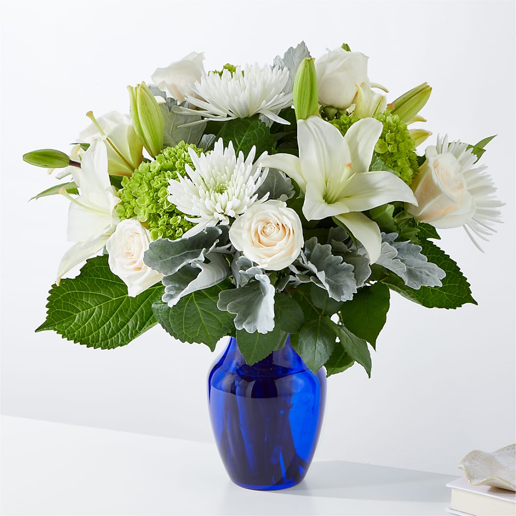 Snowy Dreams Bouquet – DEE'S FLORAL & DESIGNS, Fairmont MN