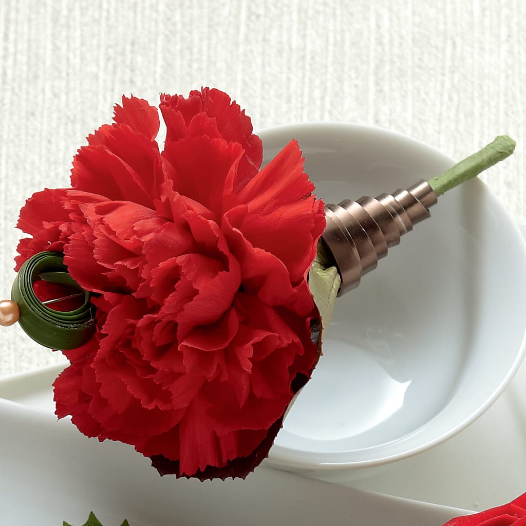 Red Carnation Boutonniere – DEE'S FLORAL & DESIGNS, Fairmont MN