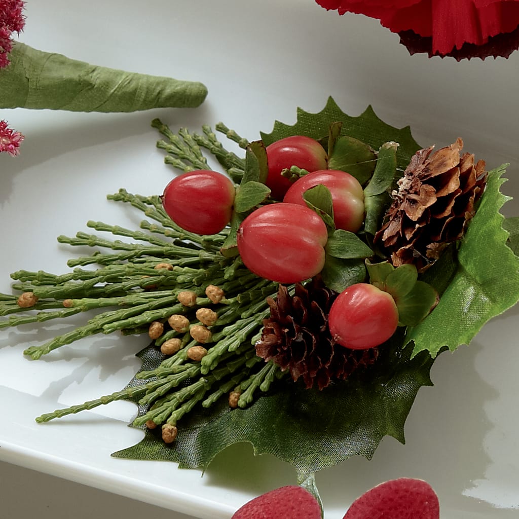 Red Berry Boutonniere – DEE'S FLORAL & DESIGNS, Fairmont MN