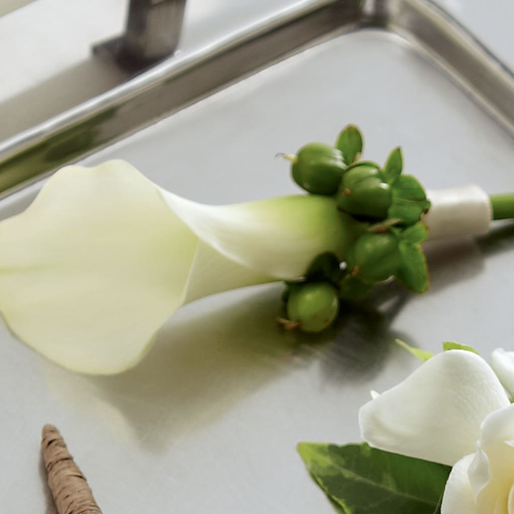 White Calla Boutonniere – DEE'S FLORAL & DESIGNS, Fairmont MN