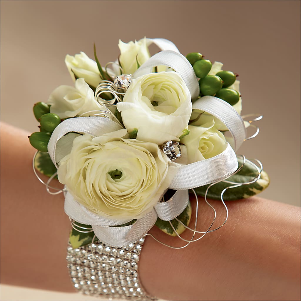 White Wedding Corsage – DEE'S FLORAL & DESIGNS, Fairmont MN