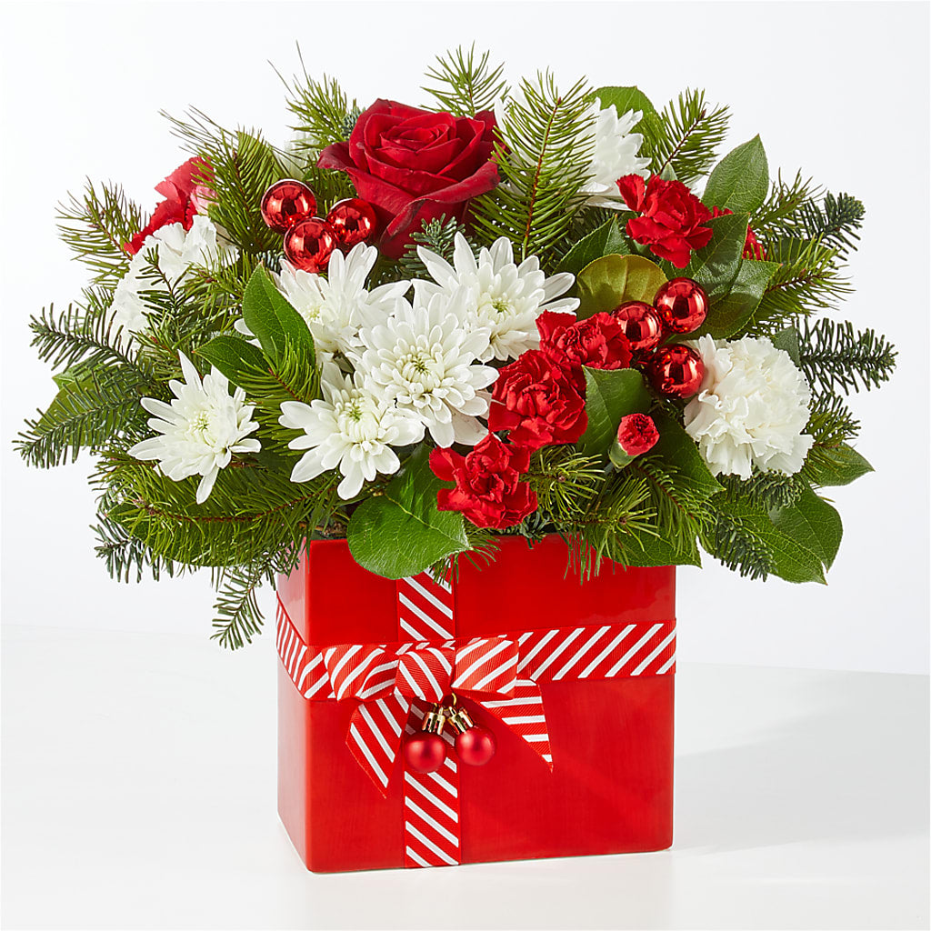 Presents Under the Tree Bouquet – DEE'S FLORAL & DESIGNS, Fairmont MN