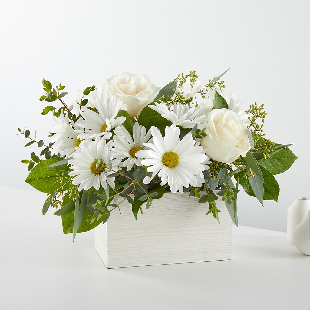 Fresh Linen Box Bouquet – DEE'S FLORAL & DESIGNS, Fairmont MN