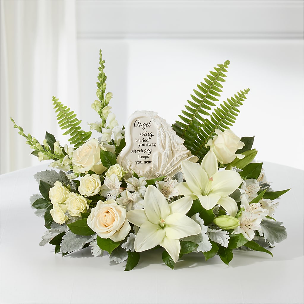 Holding You Close Arrangement – DEE'S FLORAL & DESIGNS, Fairmont MN