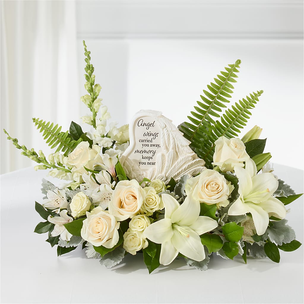 Holding You Close Arrangement – DEE'S FLORAL & DESIGNS, Fairmont MN