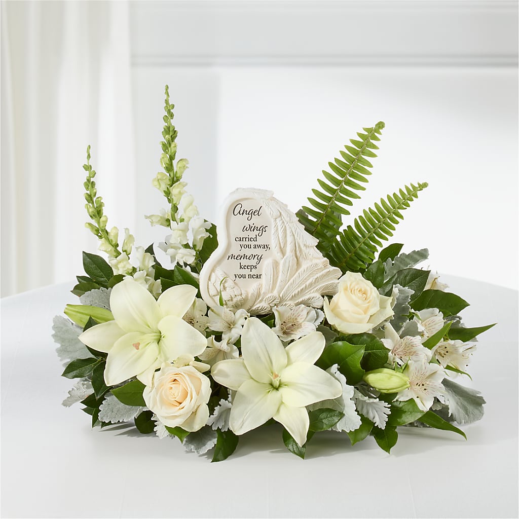Holding You Close Arrangement – DEE'S FLORAL & DESIGNS, Fairmont MN