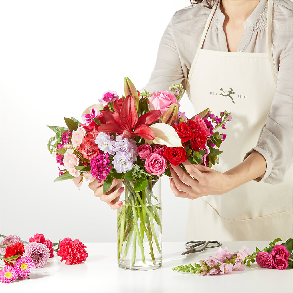 Swooning Over You - A Luxury Florist Original – DEE'S FLORAL & DESIGNS, Fairmont MN