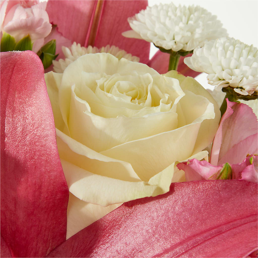 Piece of Cake Bouquet – DEE'S FLORAL & DESIGNS, Fairmont MN