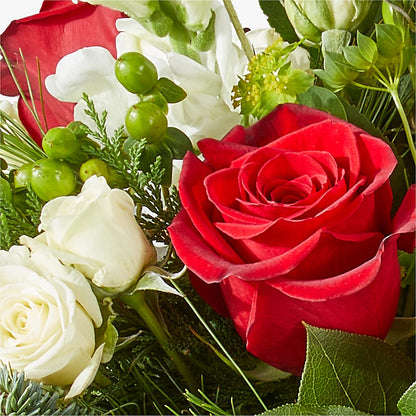 Deck the Halls Bouquet – DEE'S FLORAL & DESIGNS, Fairmont MN